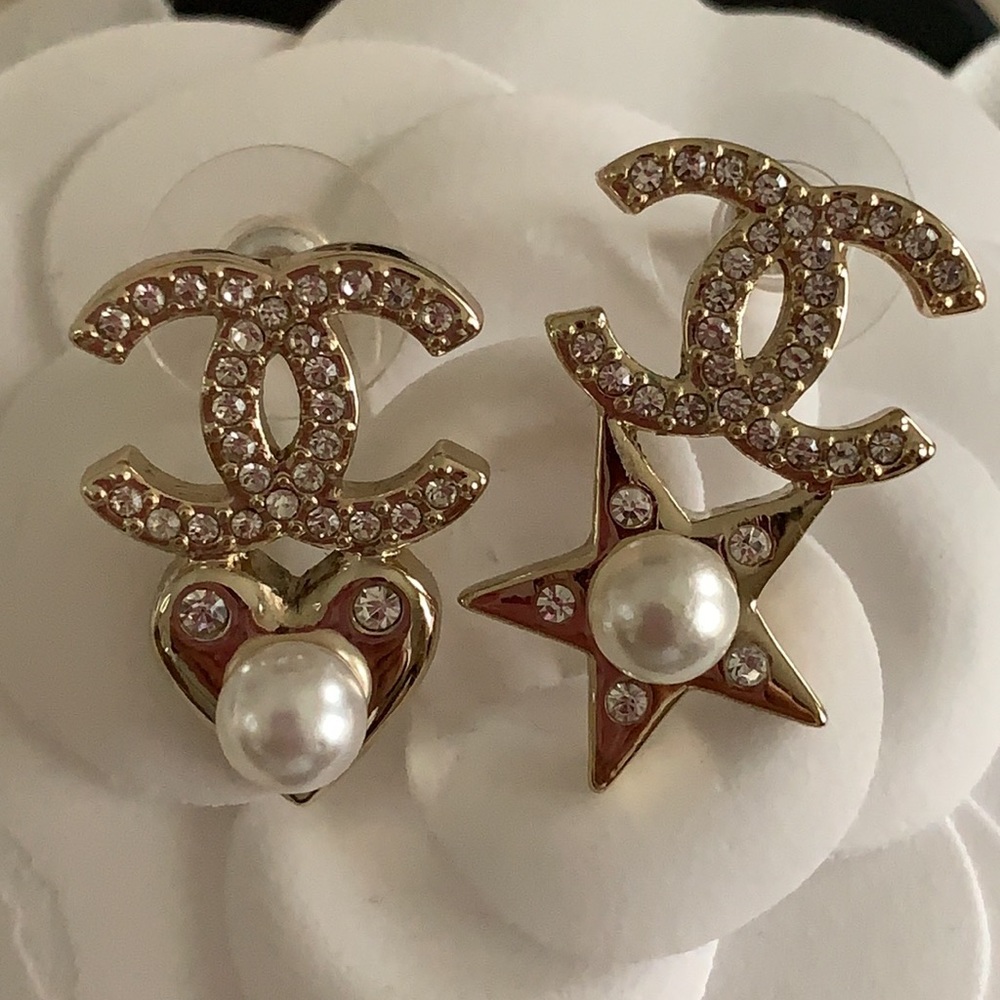LAST CHANCE SALE❤️❤️❤️
Chanel Crystal Star and Heart Stud Earrings
